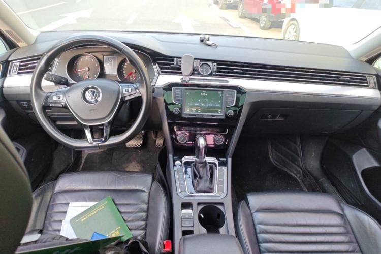 Used Volkswagen Magotan 2017 280TSI DSG Leading Edition Center Console