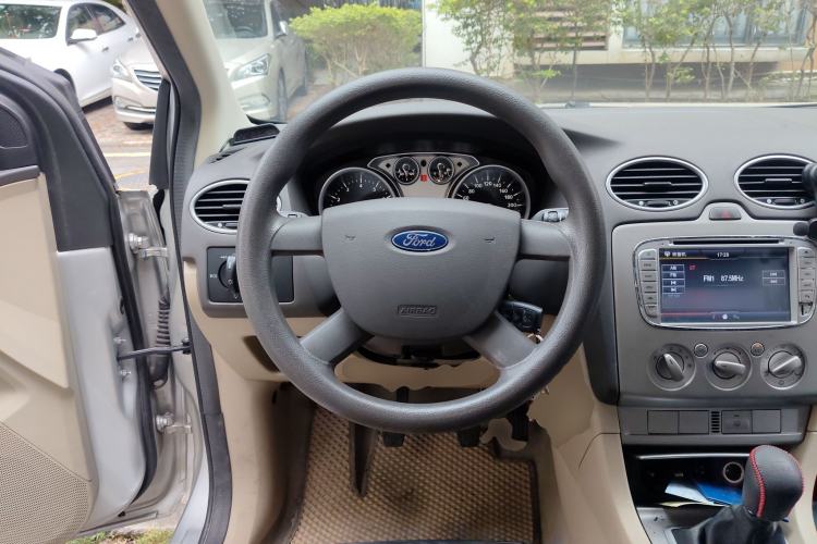 Used Ford Focus 2013 Sedan Classic 1.8L Manual Base Model
