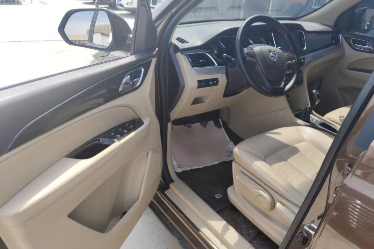 Used Baojun 730 2016 1.5T Manual Comfort Version 7 Seats Driver Seat