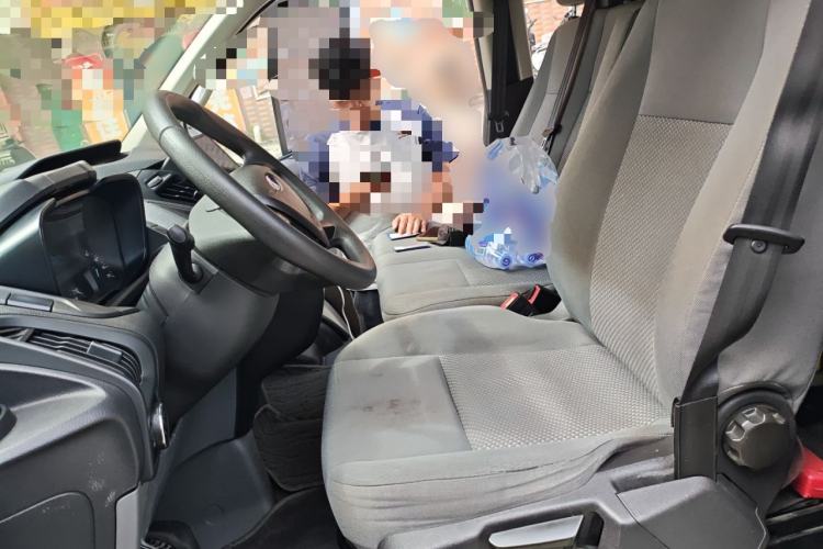 Used Ford Transit 2019 2.0T Gasoline Automatic Multi-Function Commercial Vehicle Mid-Roof 6-Seater China VI Standard
