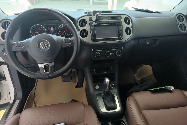 Used Volkswagen Tiguan 2015 2.0 TSI Automatic All-Wheel Drive Luxury Edition Center Console