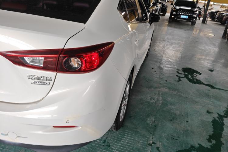 Used Mazda 3 Axela 2019 Cloud-Controlled Version Sedan 1.5L Automatic Comfort Trim China VI Standard Right Rear Taillight