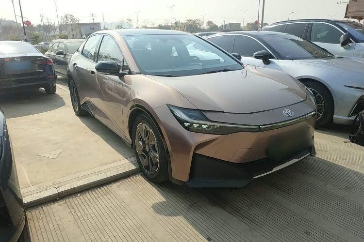 Used Toyota bZ3 2023 616 km Long-Range Premium
