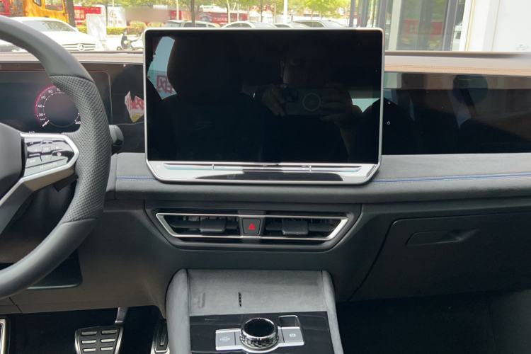 Used Volkswagen Tiguan L 2024 PRO 380TSI Four-Wheel Drive R-Line Prestige Edition Interior 6