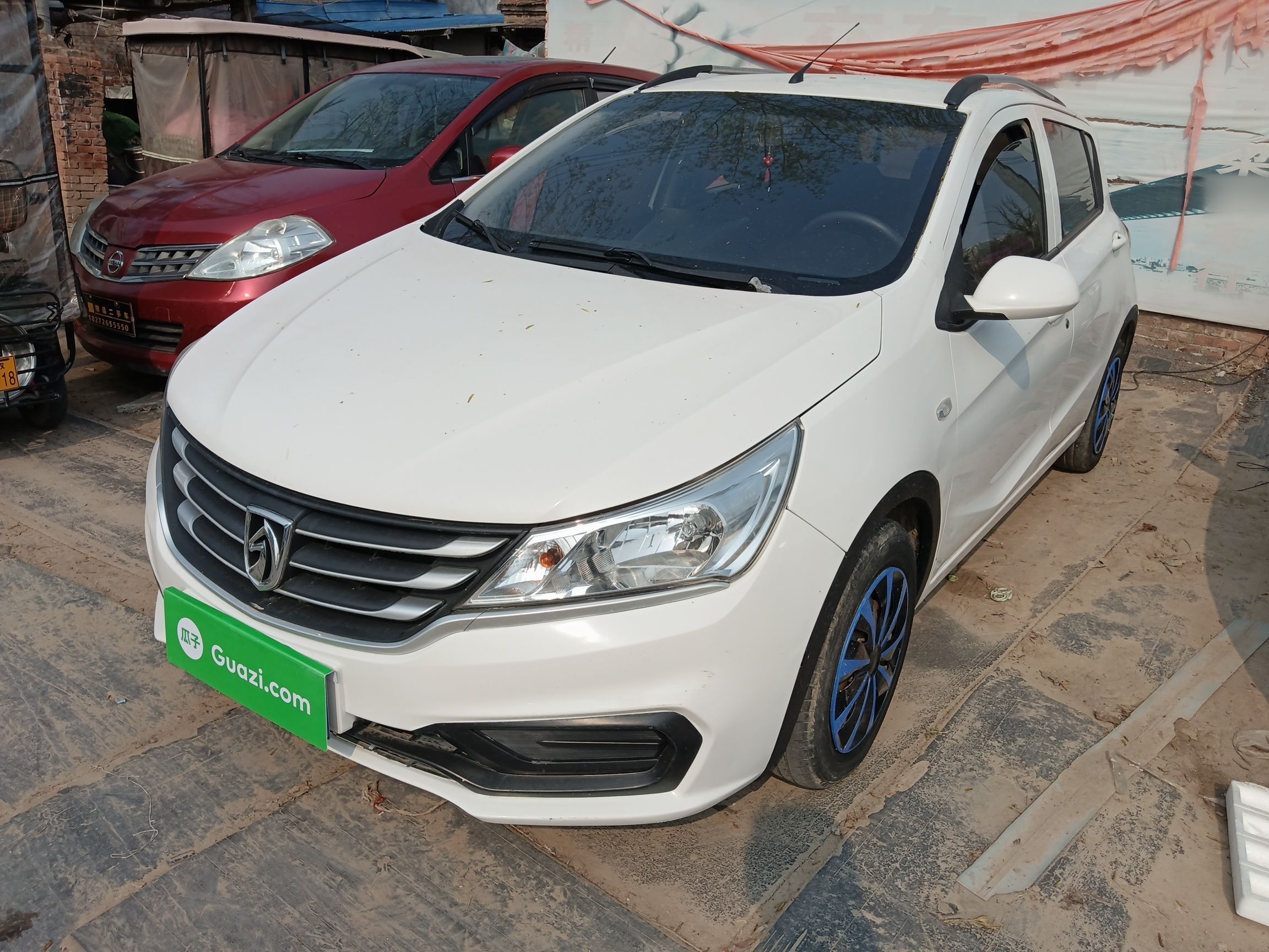 تحت مقدمة السيارة