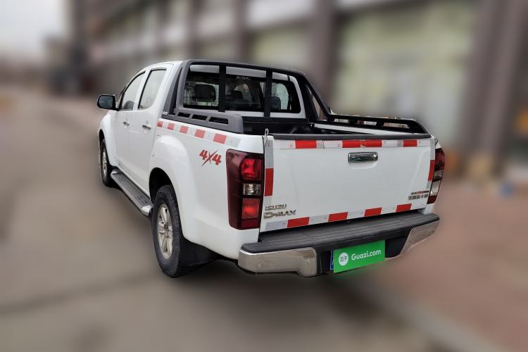 Used Isuzu D-MAX 2015 2.5T Four-Wheel Drive Automatic Ultra-Luxury Version 4JK1 Exterior 3