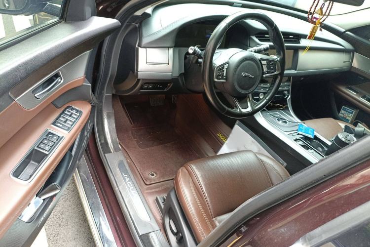 Used Jaguar XFL 2019 XFL 2.0T 250 PS Two-Wheel-Drive Luxury Edition Interior 3