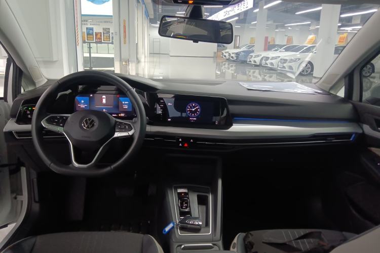 Used Volkswagen Golf 2023 200TSI DSG Pro Center Console