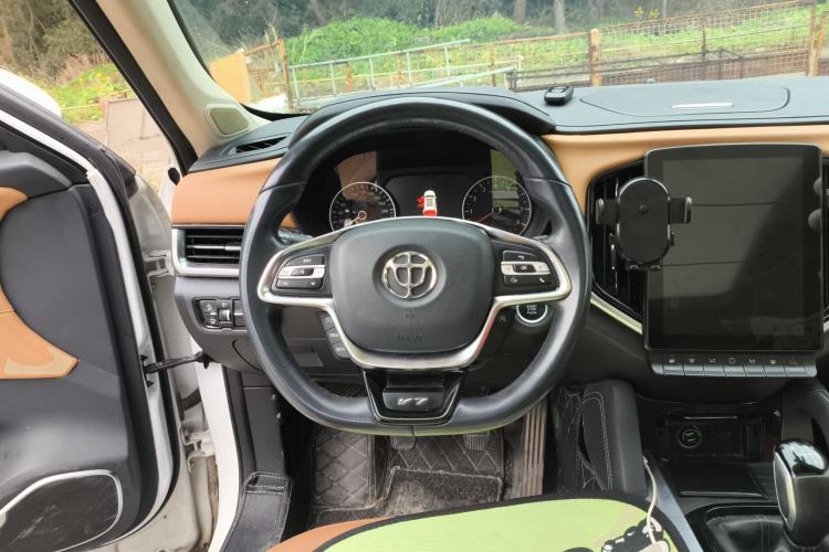 Used Brilliance V7 2018 280T Manual Luxury 5-Seater
