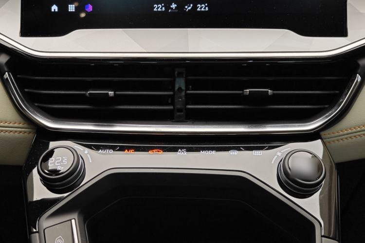 Used Lynk & Co 06 EM-P 2022 PHEV 84 km Range Pro Version Audio And AC Panel