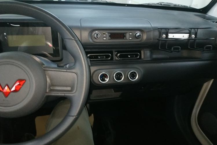 Used Wuling Zhiguang New Energy 2025 Standard Model Interior 2