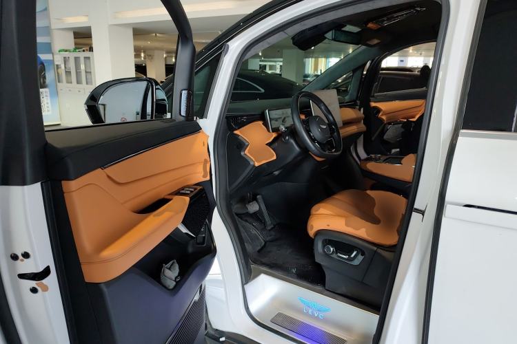 Used Geely Galaxy LEVC L380 2024 140-Degree 8-Seater Four-Wheel Drive Max