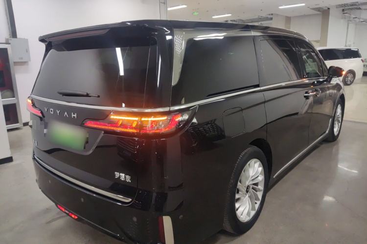 Used VOYAH Dream 2024 PHEV Extended-Range Premium Edition Rear Right 45 Deg