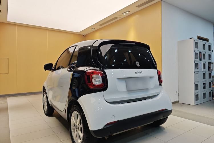 Used smart fortwo 2015 1.0L 52 kW hardtop Dynamic version