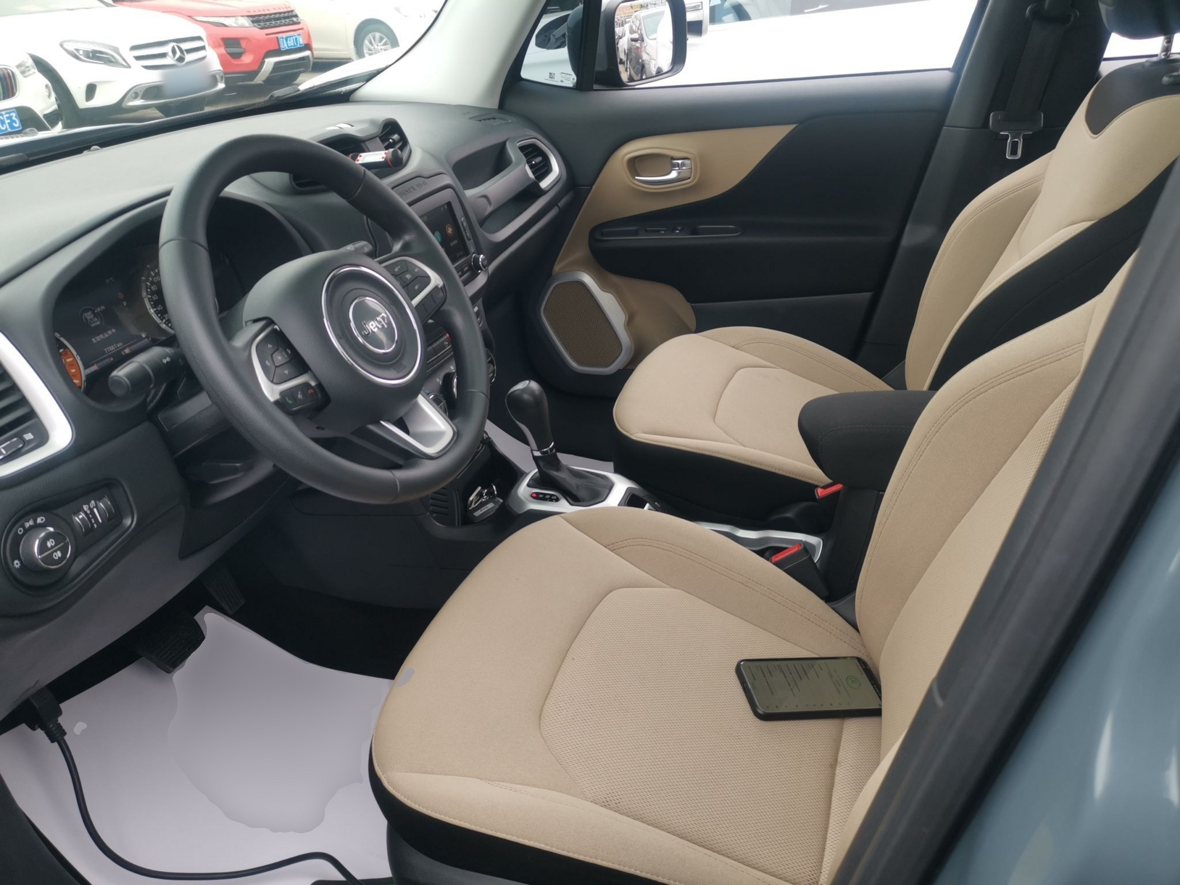 المقاعد الأمامية داخل السيارة