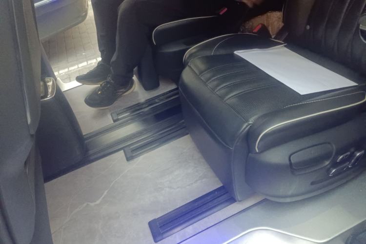 Used Roewe iMAX8 2022 400TGI Prestige Edition Left Rear Seat