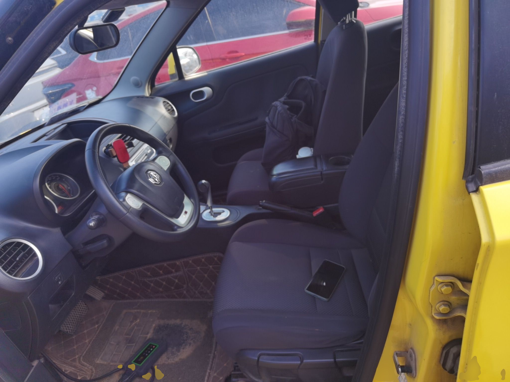 Переднее сиденье в автомобиле