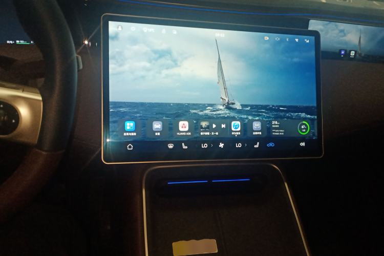 Used Avatr 11 2025 Year Updated Max Extended-Range Version Center Console