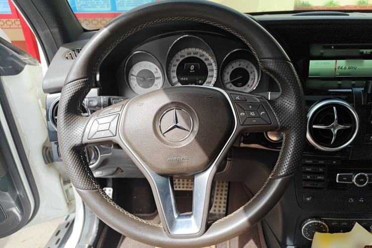 Used Mercedes-Benz GLK-Class 2013 Facelift GLK 300 4MATIC Luxury Edition Steering Wheel