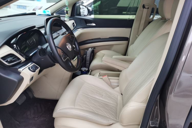 Used Buick GL8 2023 Facelifted Land Cruiser Executive Luxury Version