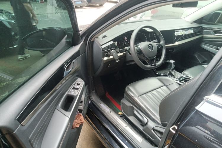 Used Volkswagen Passat New Energy 2020 430 PHEV Hybrid Elite Edition China VI Standard Driver Seat