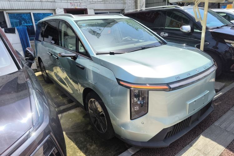 Used SAIC MAXUS Dajia 7 2024 605 km Extended Range Highland Version Six-Seater Front Right 45 Deg