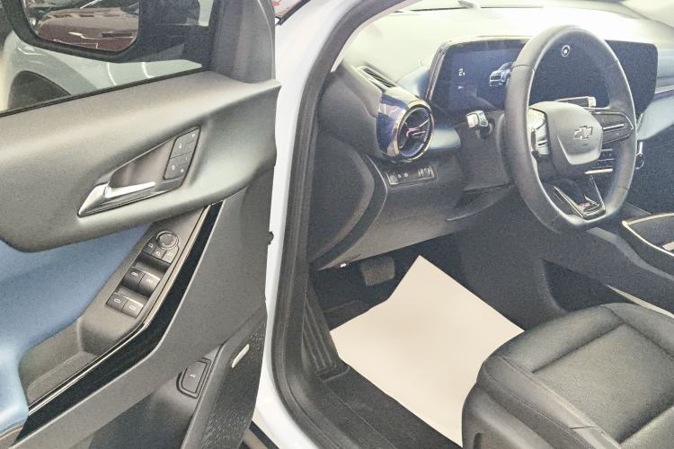 Used Chevrolet Equinox Plus 2024 102km RS Ultimate Edition Driver Seat