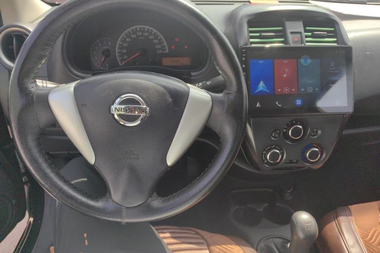 Used Nissan Sunny 2015 1.5XE Manual Comfort Edition Center Console