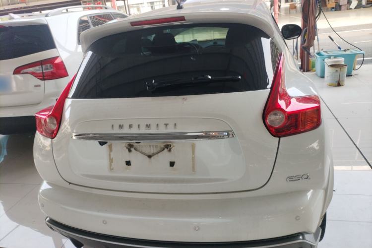 Used Infiniti ESQ 2014 1.6L Luxury Edition Rear