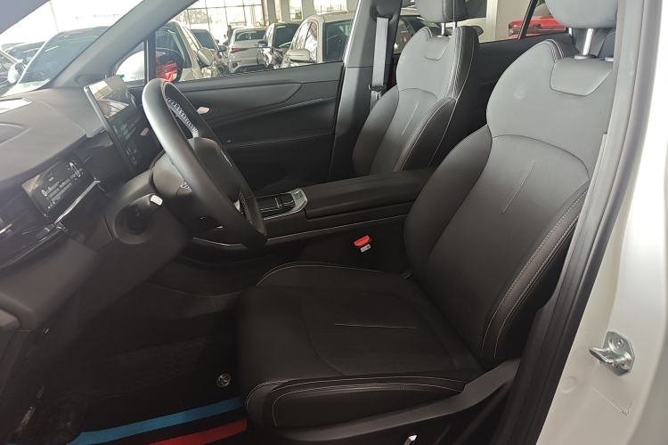 Used Livan Livan 7 2024 605 km Glory Edition