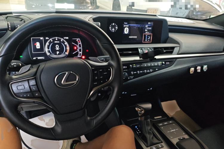 Used Lexus ES 2020 200 Excellence Edition Center Console