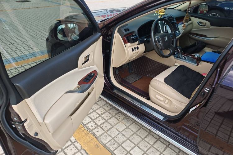 Used Toyota Crown 2012 2.5L Royal Leather Edition
