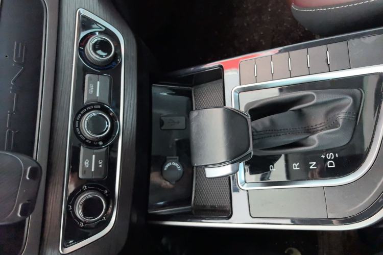 Used FORTHING T5 2024 Grand Edition 1.6L CVT Dream Model 5-Seater Audio And AC Panel