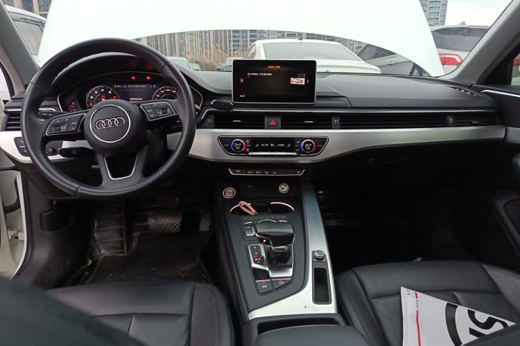 Used Audi A4L 2019 40 TFSI Fashion Edition China VI Emission Standard Center Console