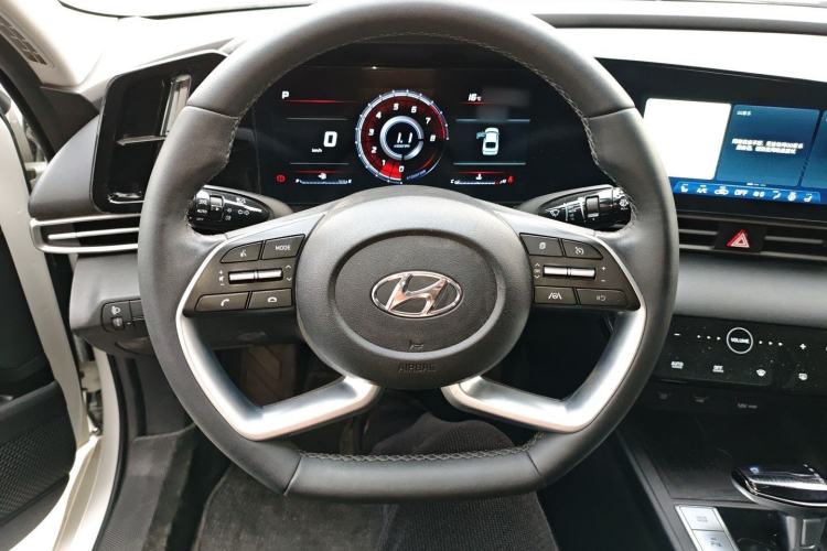 Used Hyundai Elantra 2022 1.5L CVT LUX Prestige Edition
