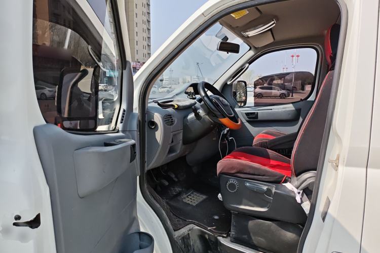 Used SAIC MAXUS Xintu V80 2021 2.0T Manual Classic Aoyuntong Short Wheelbase Ultra-Low Roof 7/8/9-Seater