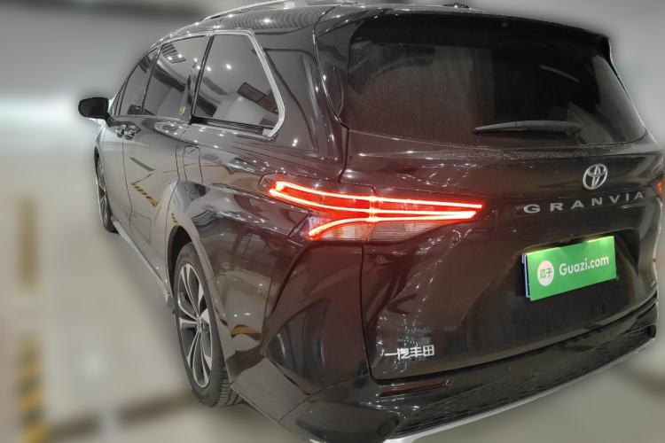 Used Toyota Granvia 2023 2.5L Hybrid Flagship VIP Edition
