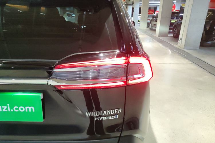 Used Toyota Wildlander 2022 Dual-Motor 2.5L E-CVT 4x4 Luxury PLUS Edition
