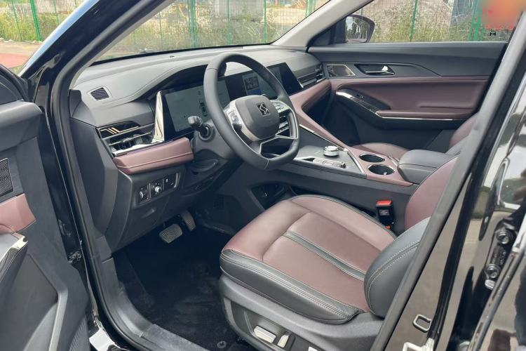 Used SOL X8 PLUS 2023 1.5 TGDI DCT Luxury Edition 7-Seater