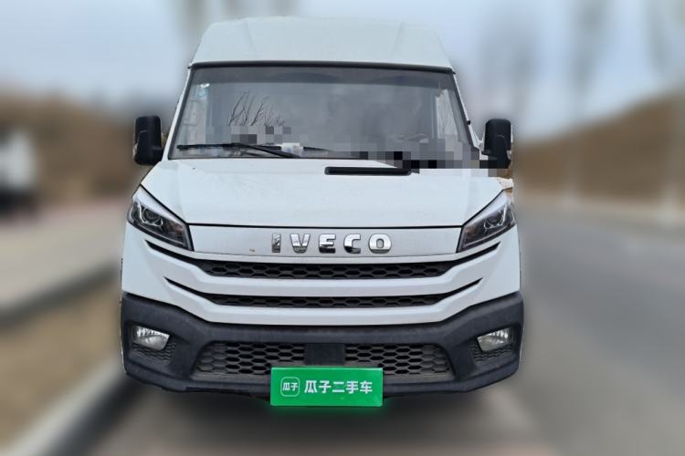 Used Iveco Daily 2023 2.5T V40 Van Long Wheelbase Mid-Roof Dual Tires Manual Doors 2-3 Seater
