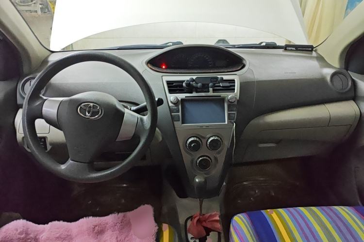 Used Toyota Vios 2011 1.6L GL-i Sunroof Version AT Center Console