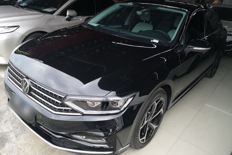 Used Volkswagen Magotan 2025 Revised Version Zhongxiang Edition 330TSI DSG Luxury Trim