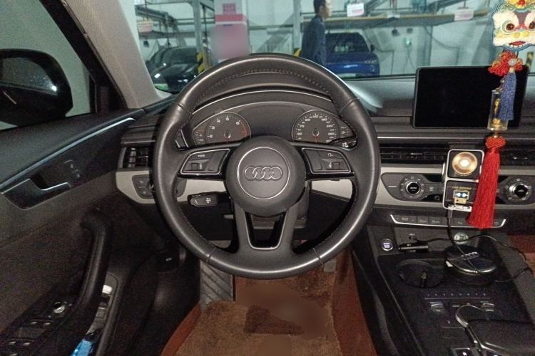 Used Audi A4L 2019 40 TFSI Ambition China VI Steering Wheel
