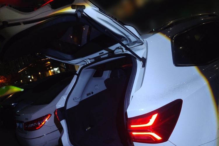 Used Roewe RX5 2018 20T Two-Wheel Drive Manual Internet Smart Edition Trunk