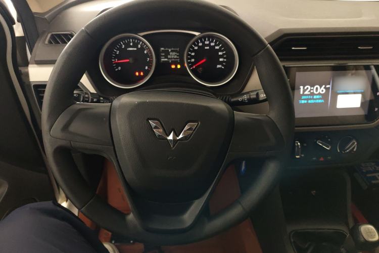 Used Wuling Hongguang 2018 1.5L S Comfort Model L2B Steering Wheel