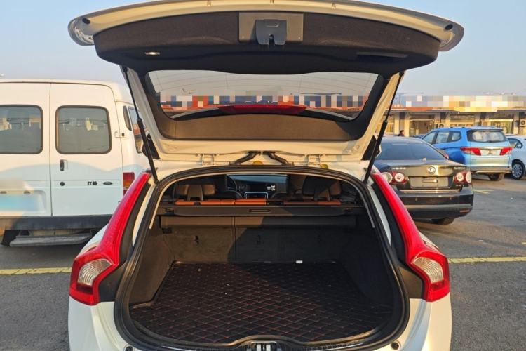 Used Volvo V60 2016 T5 Zhiya Edition
