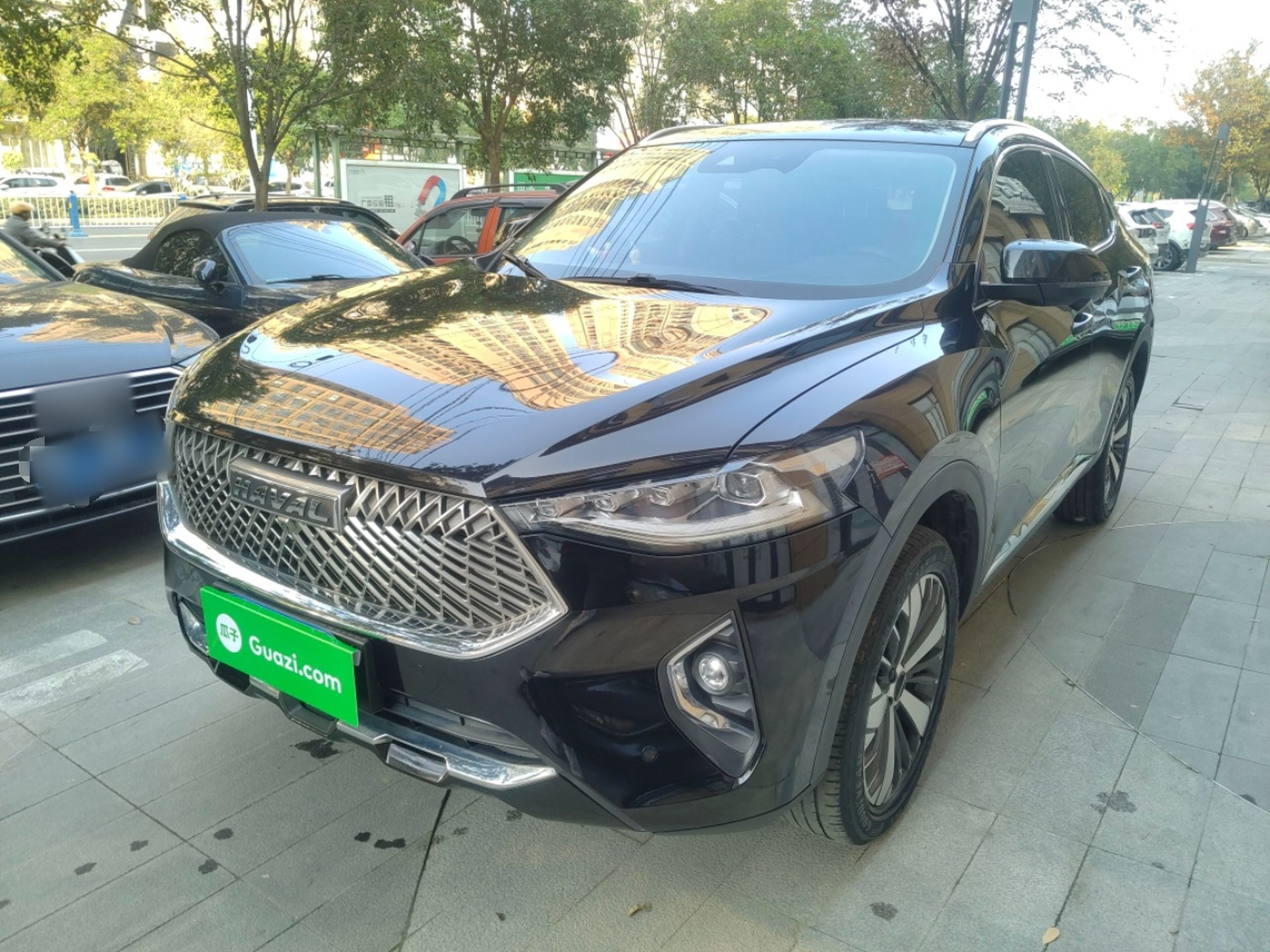 Под передней частью автомобиля