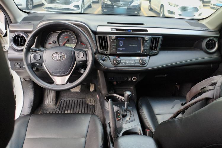 Used Toyota RAV4 2019 2.0L CVT Two-Wheel Drive Luxury Version China VI Standard