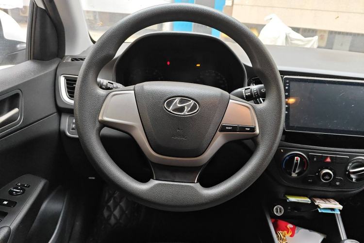 Used Hyundai Verna (new generation) 2016 1.4L Manual Cool Edition GLS Steering Wheel