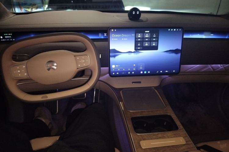 Used Nio ET9 2025 100 kWh Center Console